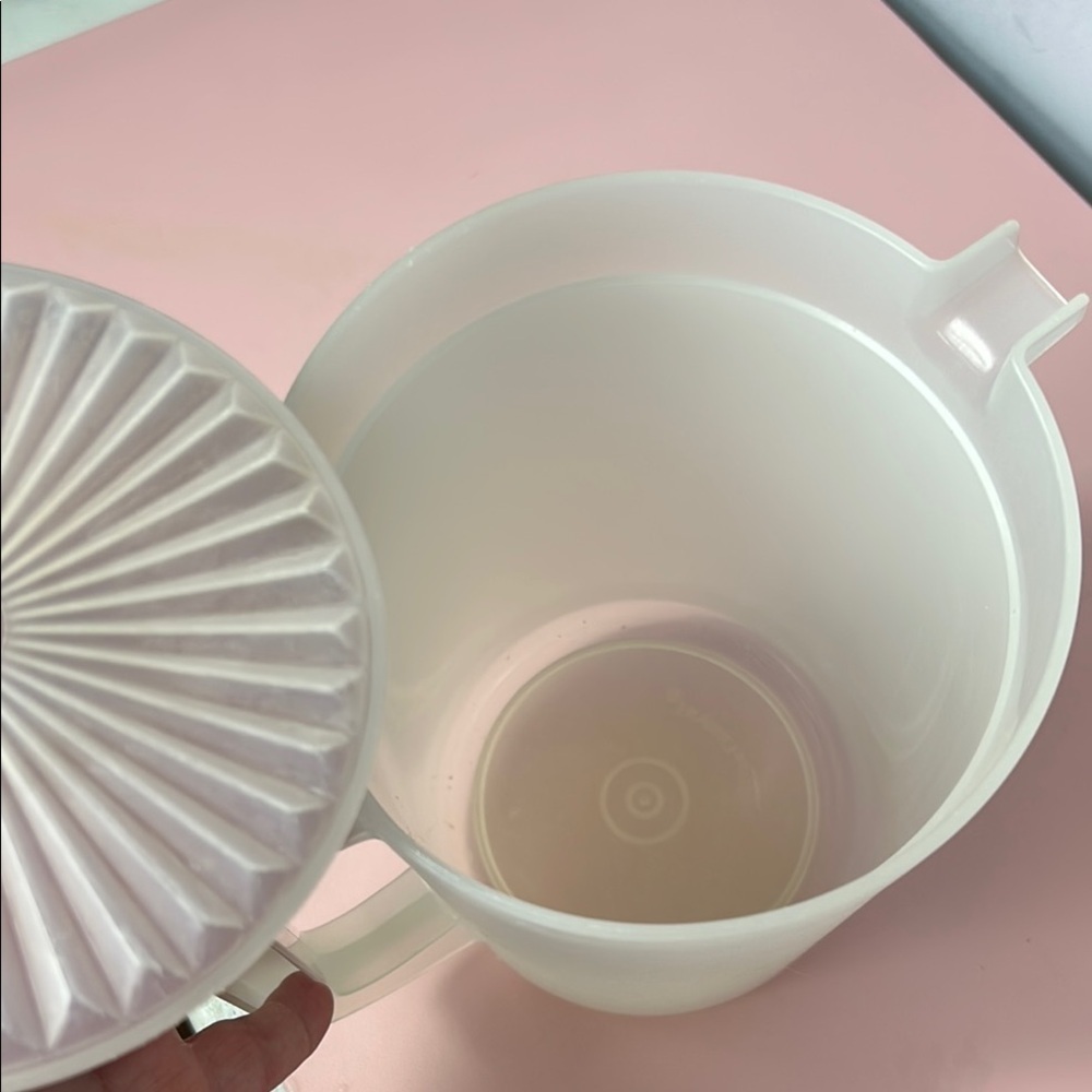 Tupperware Classic Pitcher - Picture 5 of 7
